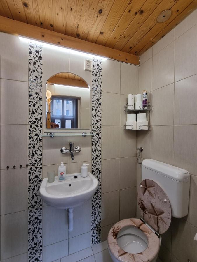 Little Cozy Apartman Miskolc Esterno foto